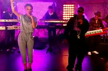 Tinchy-Stryder-feat-Amelle-Never-Leave-You-live