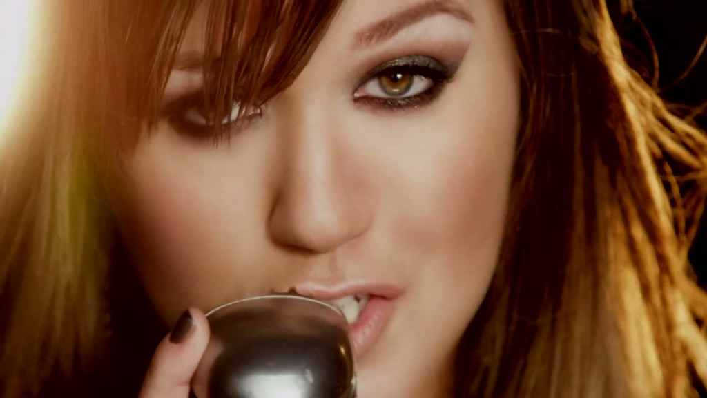 Kelly Clarkson - Stronger (What Doesn't Kill You) Music Video