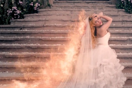 Shakira-Empire-music_video